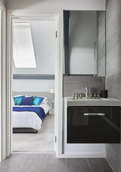 היימל המפסטד The Chapel Cottage By Ritual Stays מראה חיצוני תמונה